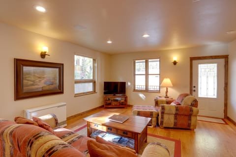 Patio and Mountain Views Central Ouray Getaway! House in Ouray