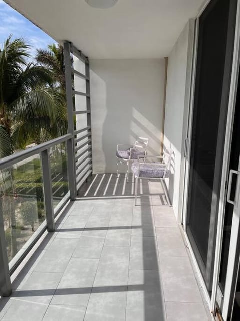 Designer 2 by2 with balcony by the beach Apartment in Boca Raton