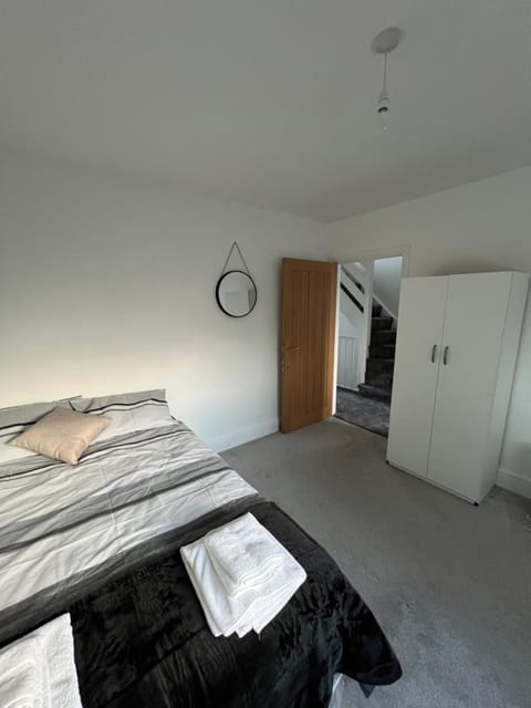 Tranquil 2BR in London Croydon Apartment in Croydon