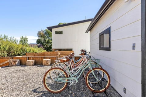 Hot Tub Bikes For All Yellowstone's Yr Round Gate House in Livingston