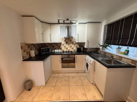 Outclass Cul De Sac 1 Bed Flat Apartment in Twickenham