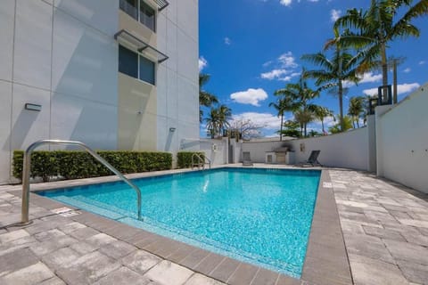 Elegant 2Br with Balcony by the Beach Apartment in Boca Raton