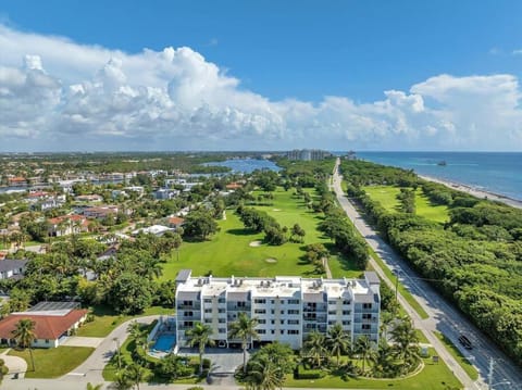 Elegant 2Br with Balcony by the Beach Apartment in Boca Raton