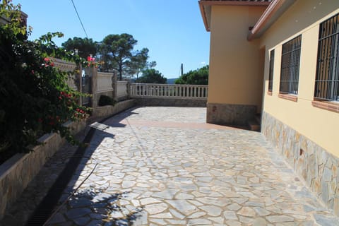 Patio, Facade/entrance, Balcony/Terrace