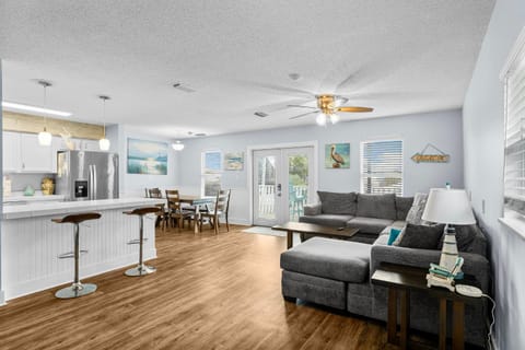 Spacious Home with Stylish, Modern Décor Throughout! by Dolce Vita Getaways PCB House in Lower Grand Lagoon