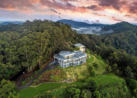 ON TOP Of THE WORLD Garden Studio Apartment in Coffs Harbour