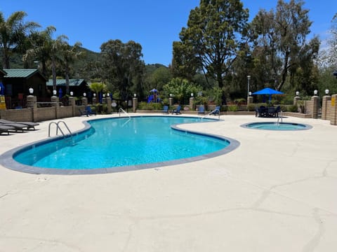 Hot Tub, Swimming pool