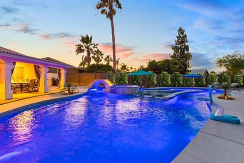 LAZY RIVER POOL , Water slide, Kids outdoor play area, Arcade games House in Indio