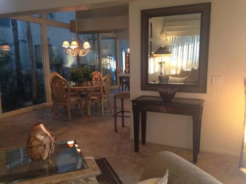 Tropical Condo in South Palm Desert Apartment in Indian Wells