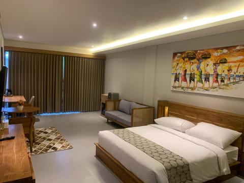 Bed, Photo of the whole room, Seating area, Bedroom