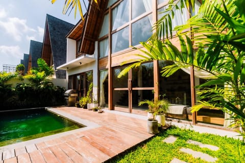 Property building, Day, Garden, Garden view, Pool view, Swimming pool