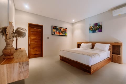 Bed, Photo of the whole room, Decorative detail, Bedroom