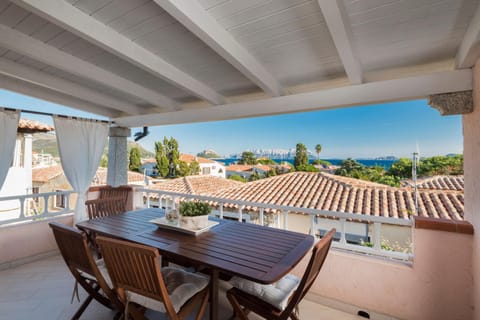 View (from property/room), Balcony/Terrace, Dining area