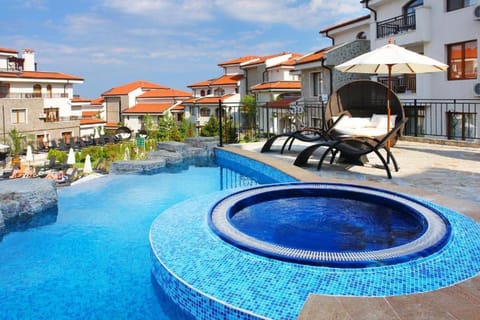 Property building, Day, Evening entertainment, Pool view, Swimming pool, sunbed