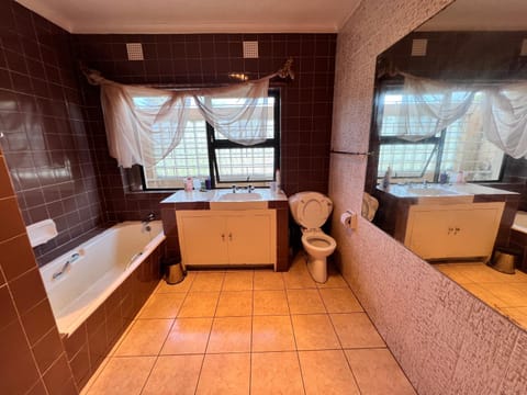 Honeyhills Excellence Resort E Bed and Breakfast in Roodepoort