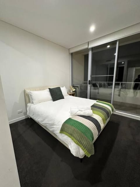 2-bedroom 2 minutes to Train Station Apartment in Sydney