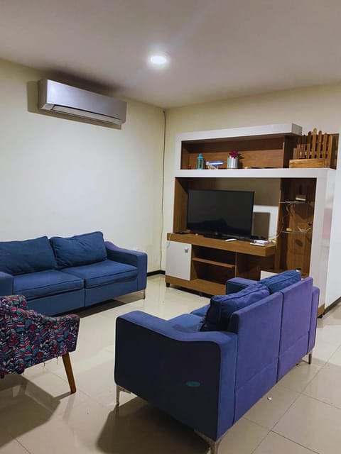 TV and multimedia, Living room, Evening entertainment, air conditioner