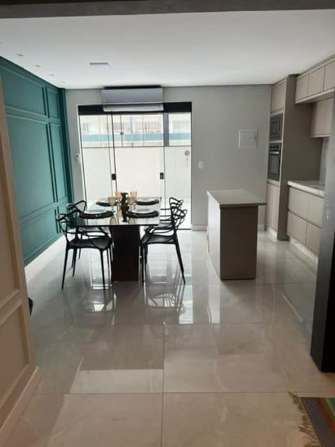 Pe na Areia Ap 2 quartos e terraço, Rua 3704 Apartment in Camboriú