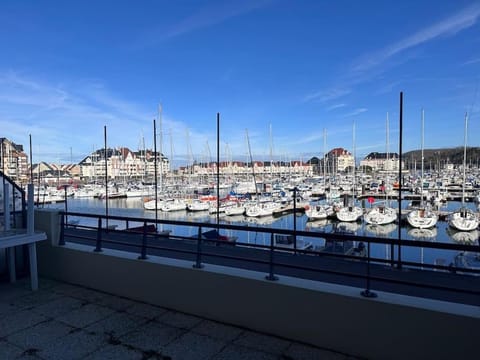 Les Lofts vue Port Guillaume Apartment in Cabourg