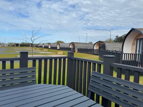 Ffrith Park hotel pods Campo de acampamento/
Resort para trailers in Prestatyn