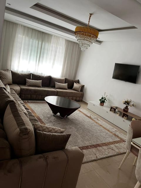 Communal lounge/ TV room, TV and multimedia, Living room, Seating area, Evening entertainment