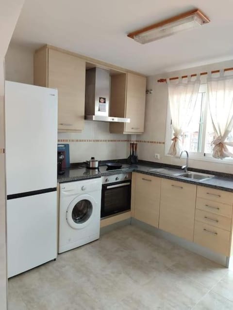 Kitchen or kitchenette, oven, pet friendly, stove, toaster, washing machine