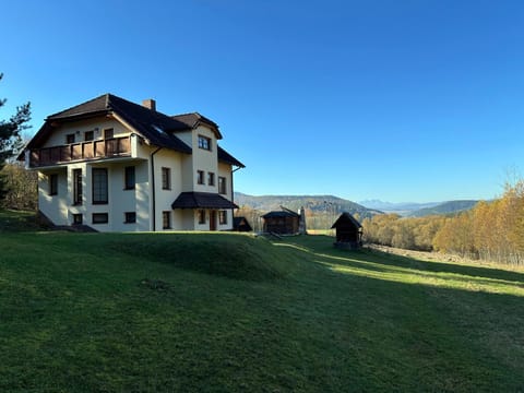 Property building, Neighbourhood, Mountain view