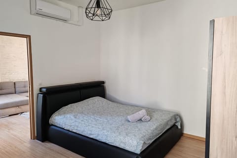 Bed, Bedroom, air conditioner