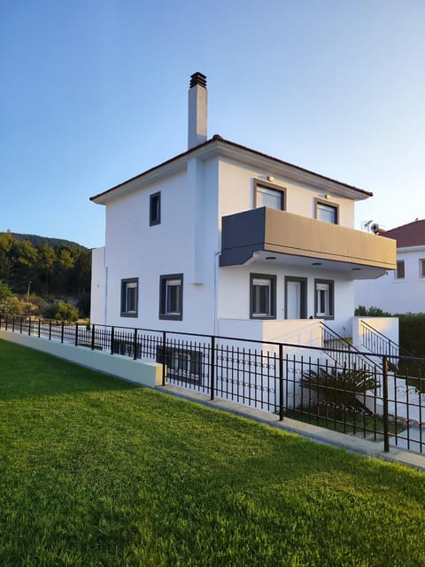 Property building, Day, Garden, Garden view