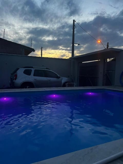 CASA SOL ITANHAÉM, Piscina Grande 8 mts, Bilhar, TV Smart, Ar cond, Garagem 5 carros, pertinho da praia, casa Top!! House in Itanhaém