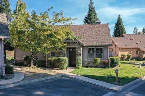 Bungalow at Copper Valley Golf Course Maison in Copperopolis