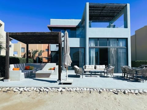 Luminous 4BR Villa, Free Pool & Lagoon Access At Gouna Villa in Hurghada