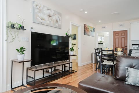 14-1! SPRING GETAWAY 10 PERCENT OFF! Warm & cozy 3BR apatment in Milton Apartment in Milton