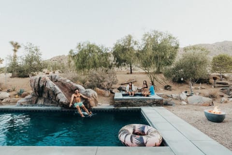 Uno Vida Hot Tub, Views And Pool W Water Slide House in Joshua Tree