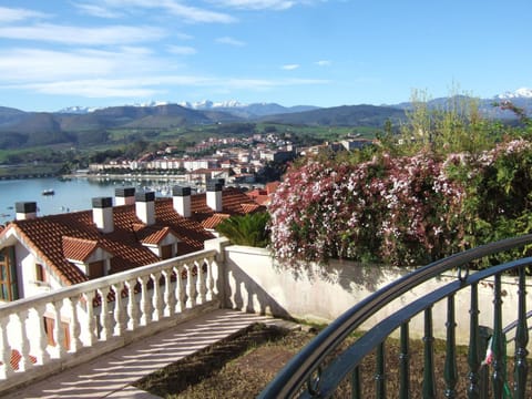 Nearby landmark, Natural landscape, View (from property/room), Balcony/Terrace, City view, Mountain view, Sea view