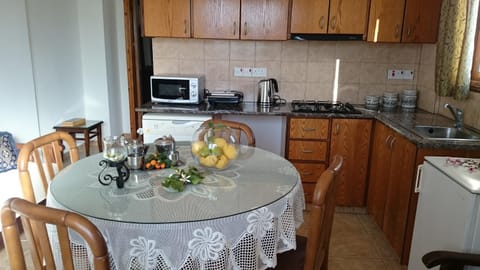 Maritsa's Roses Apartments Apartamento in Pomos