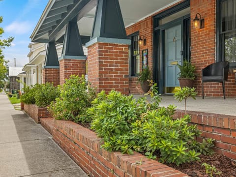 Property building, Street view