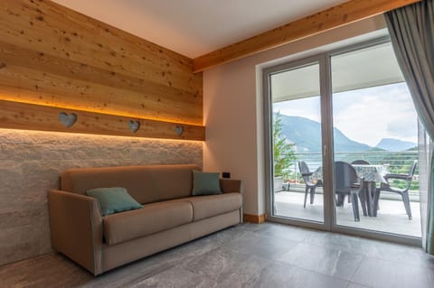 Day, Natural landscape, Balcony/Terrace