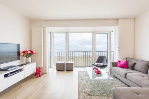 TV and multimedia, Seating area, Sea view