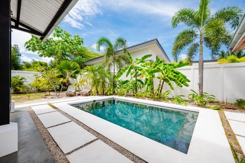 Steps to Beach Playa Pelada newly redone 5BR w pool House in Guanacaste Province