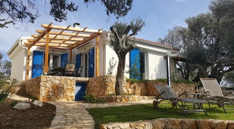 Facade/entrance, Spring, Off site, Day, Activities, Winter, Summer, Garden, Balcony/Terrace, Other, Autumn, On site, Garden view, Time of day