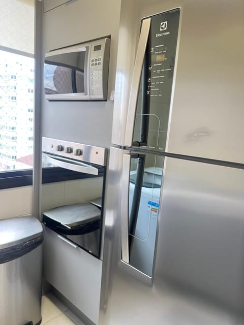 Kitchen or kitchenette, microwave, minibar, oven