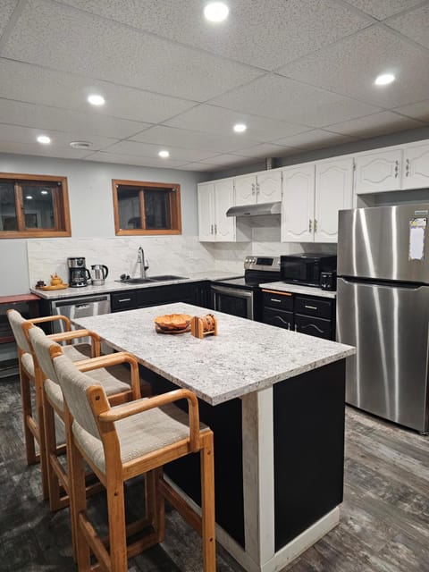 Kitchen or kitchenette, Dining area, dishwasher, oven