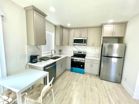 1BR Modern House, near Tesla & BART Apartment in Fremont