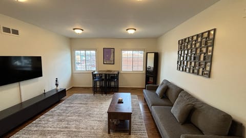 City Experience in the Heart of Downtown Berkley Apartment in Berkley