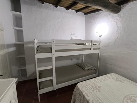 Bedroom, bunk bed