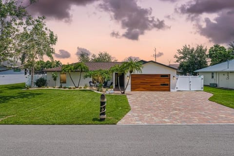 Charming Luxury Heated Pool Home House in Cape Coral