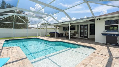 Charming Luxury Heated Pool Home House in Cape Coral