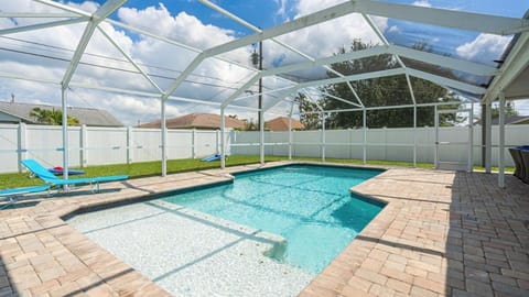 Charming Luxury Heated Pool Home House in Cape Coral