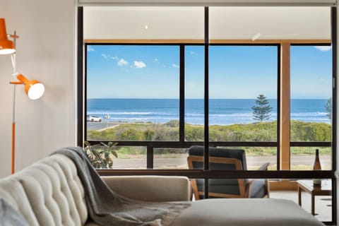 Mid-Century Modern-BYO Linen-Ocean View Casa in Middleton